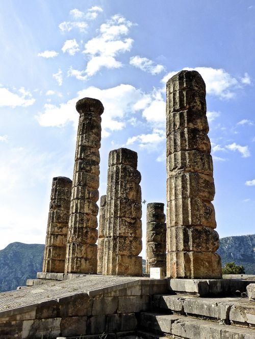 columns delphi ruins