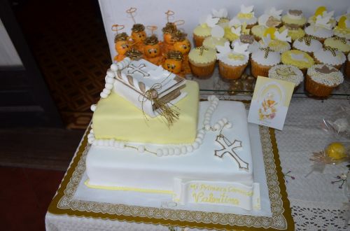 communion cake cupcake white and yellow