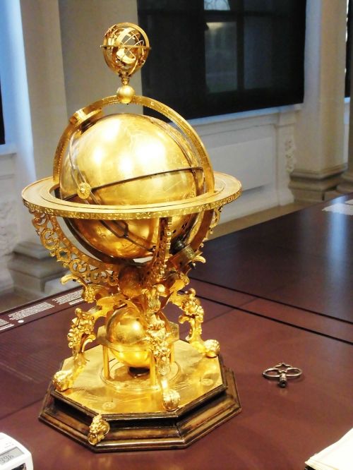 compass gold globe