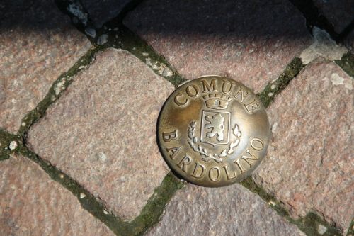 comune bardolino road marking mark