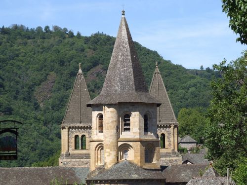 conques aveyron abbey
