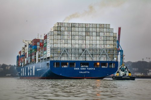 container ship  hamburg  port