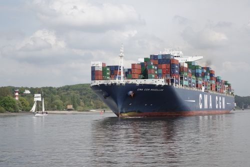 container ship hamburg elbe