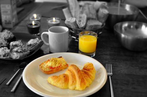 continental breakfast croissant