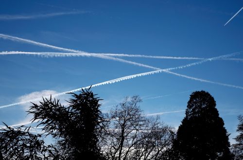 contrail aircraft sky