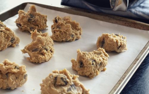 cookie dough raw cookie