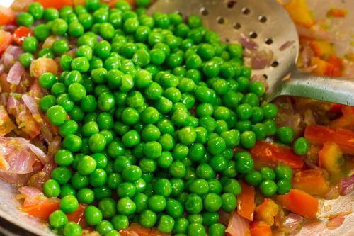 cooking peas tomato