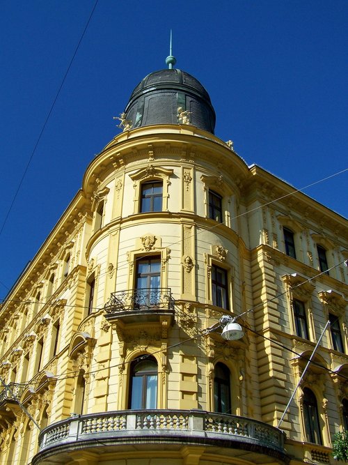corner house  ornate facade  architecture