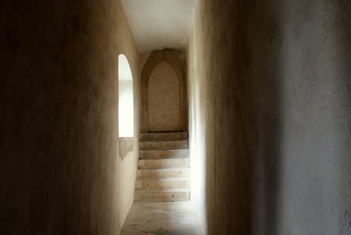 corridor  narrow  transition