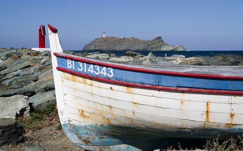 corsican  boat  island