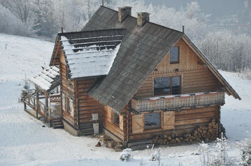 cottage highlander's cabin winter