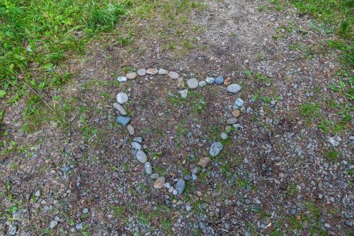 country style stones heart