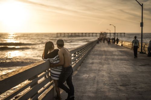 couple relationship pier