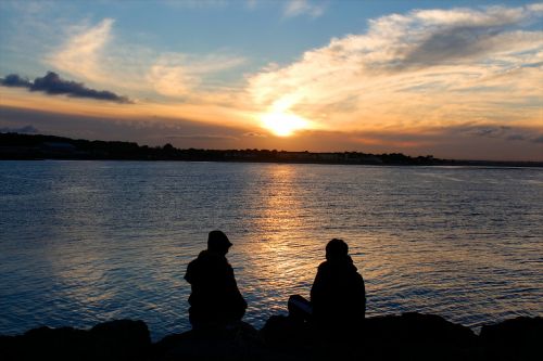 couple sunset sea