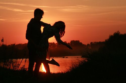 couple love sunset