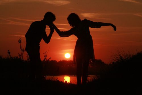 couple love sunset