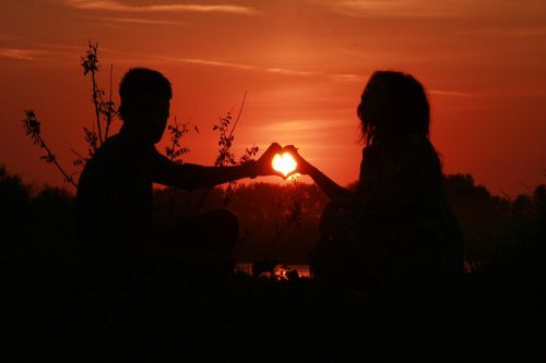 couple love sunset