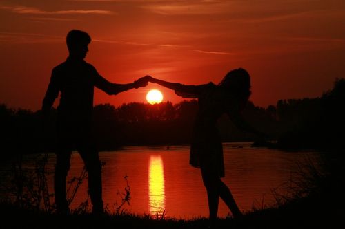 couple love sunset