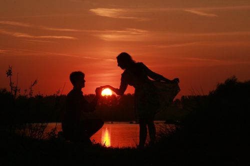 couple love sunset