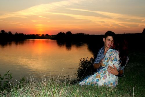 couple love sunset