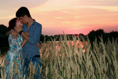 couple love sunset