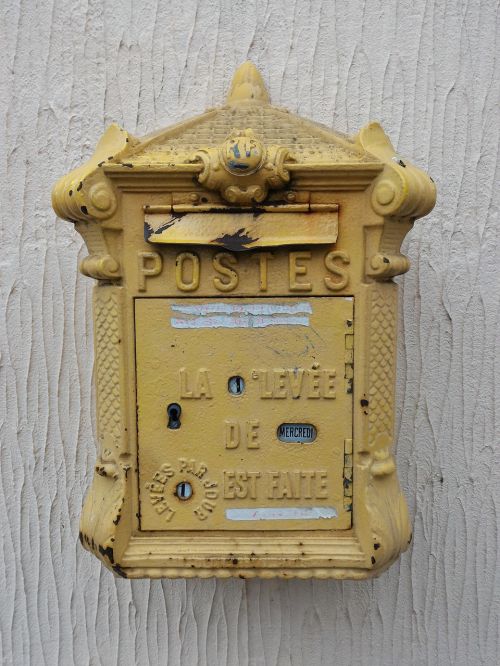 courier post mailbox