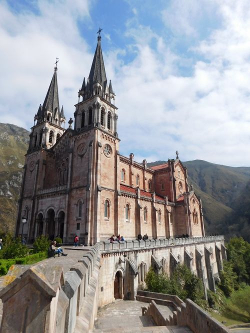 covadonga church catholic