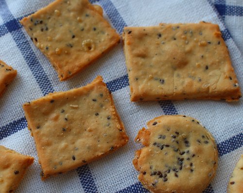 crackers  cookies  cracker