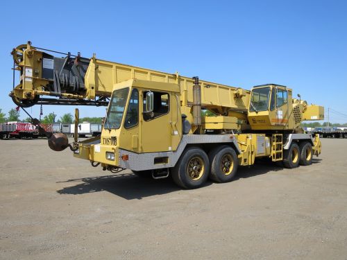 crane boom truck construction