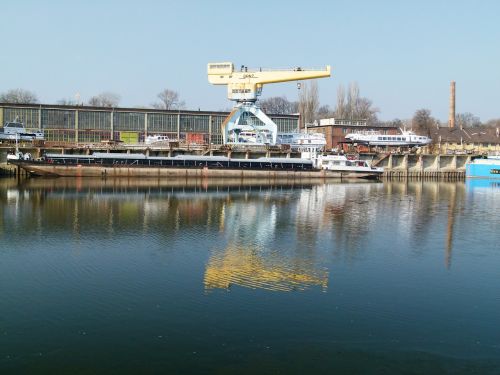 crane danube shipyard