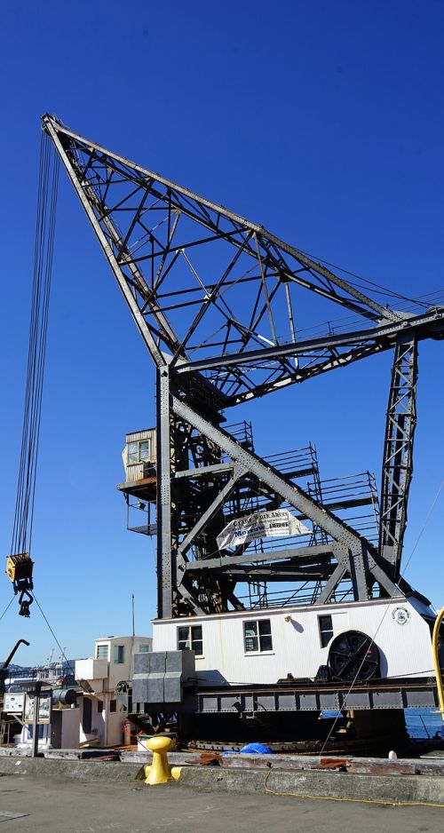 crane unloading loading