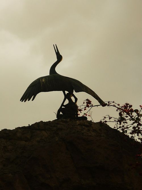 crane monument sculpture