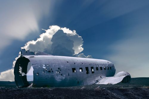 crash landing wreck aircraft