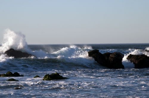 Crashing Waves On Rocks