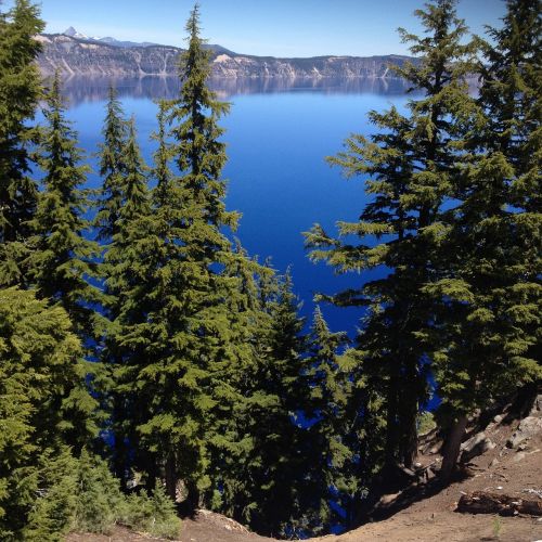 crater lake peaceful serene