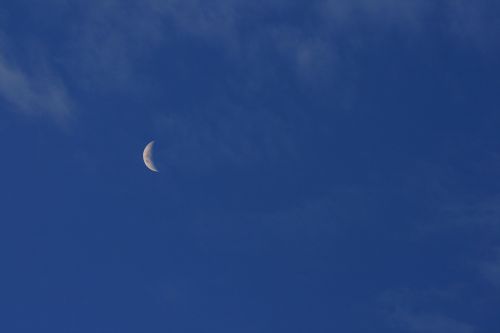 crescent moon moon thin
