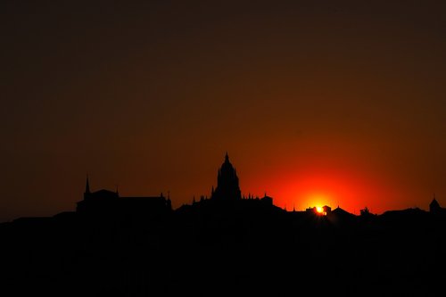 crespúsculo  silhouette  cathedral
