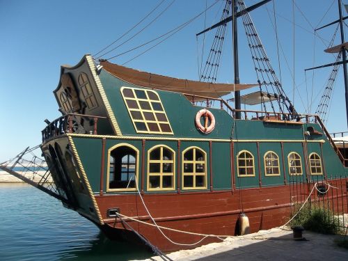 crete old ship boat