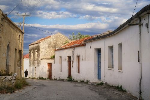 crete woman facade