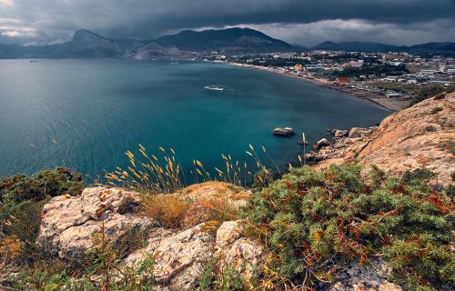 crimea black sea mountains