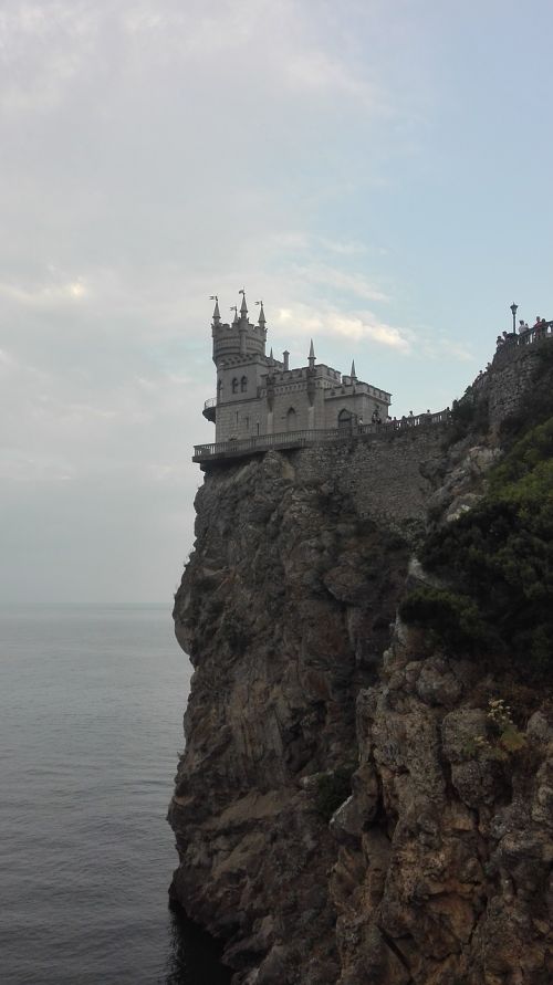 crimea swallow's nest rocks