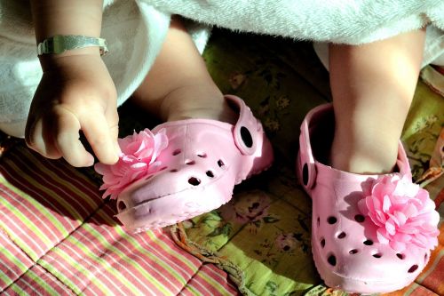 crocks pink little feet