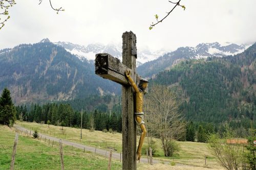 cross allgäu behind stone
