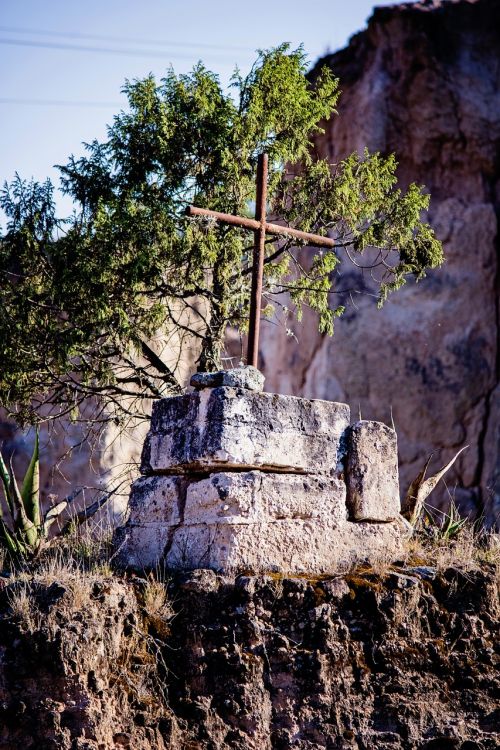cross burial grave