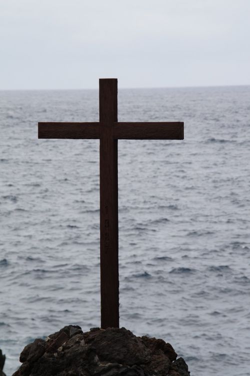 cross sea commemorate