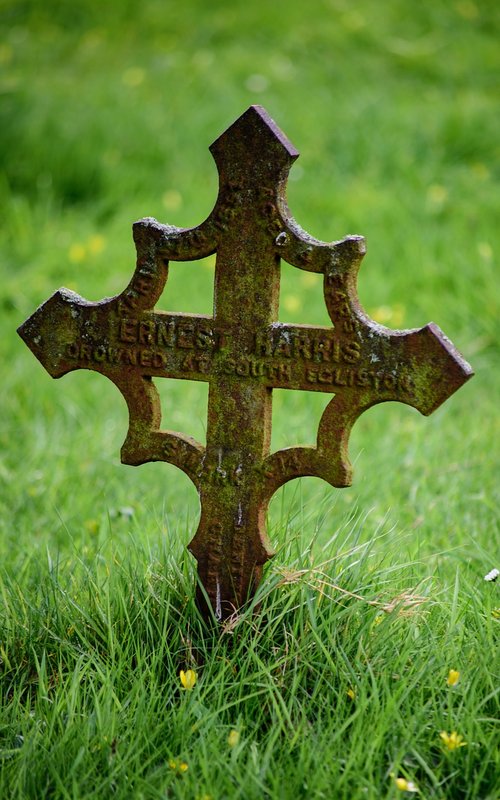 cross  memorial  grave