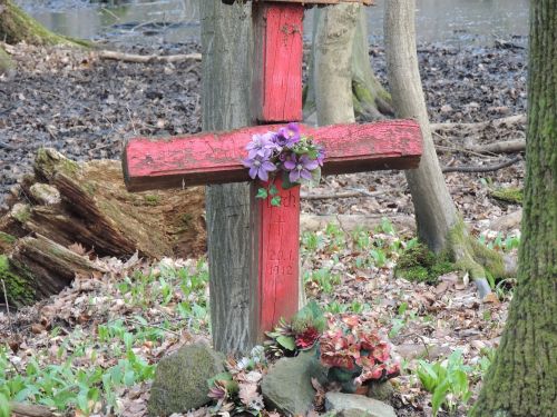 cross grave flowers