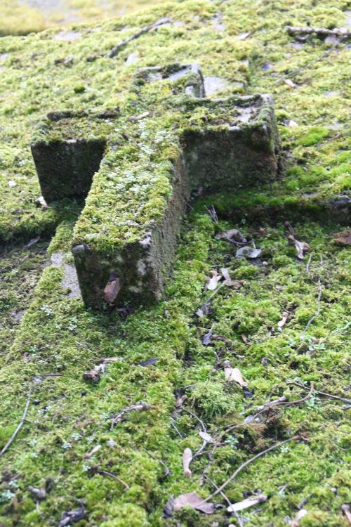 cross grave cemetery