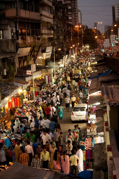 crowded street mumbai