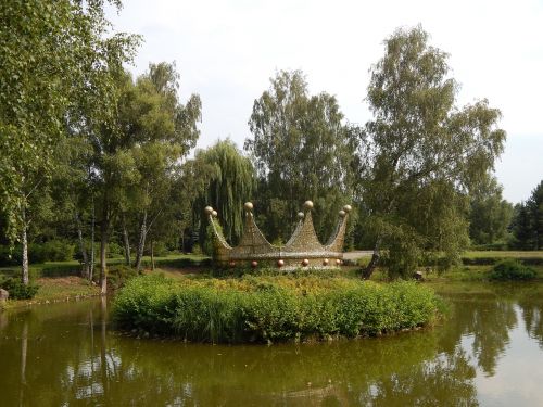 crown ornament park